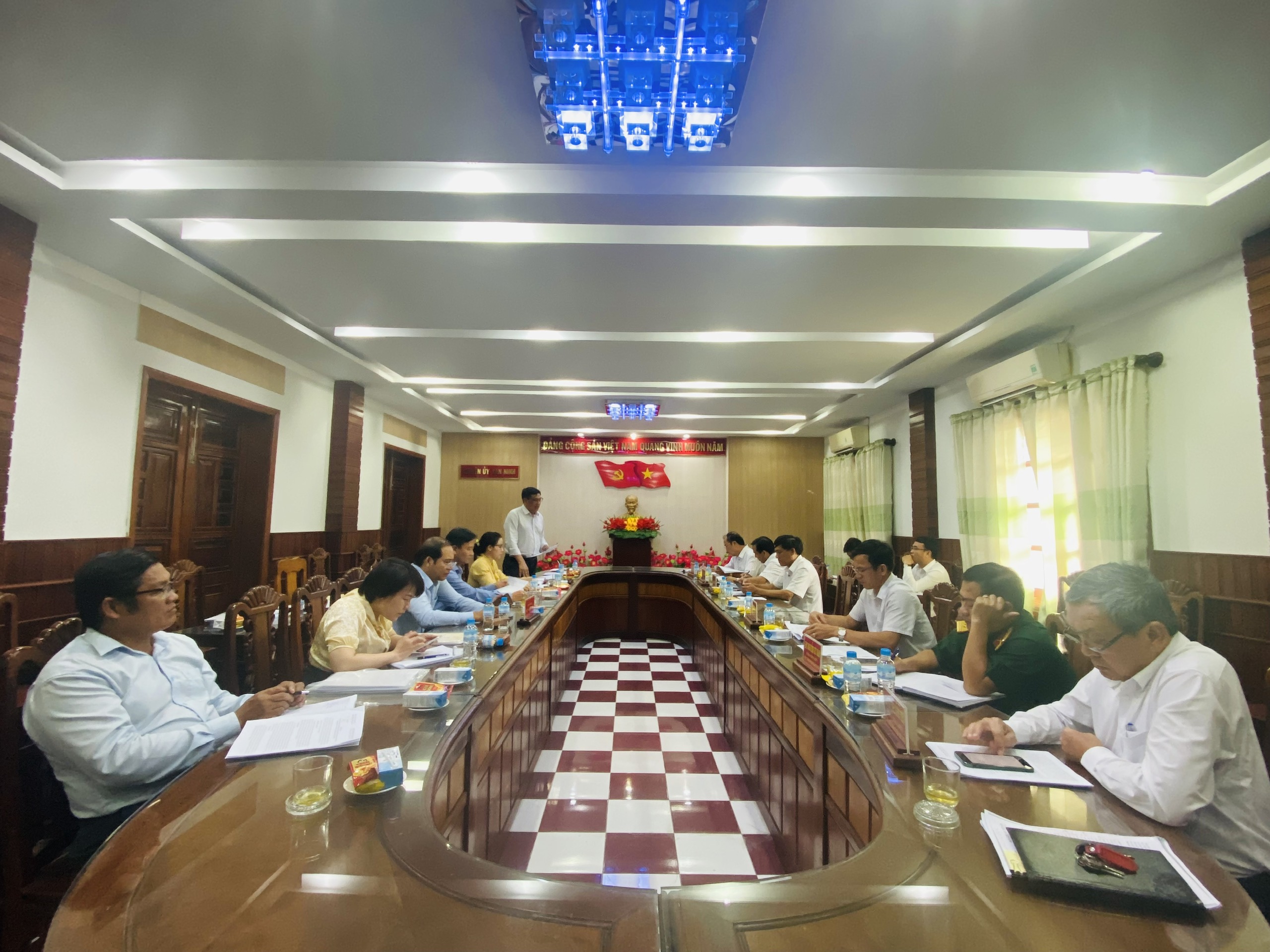 Kiểm tra việc đẩy mạnh học tập và làm theo tư tưởng, đạo đức, phong cách Hồ Chí Minh đối với Huyện ủy Vạn Ninh